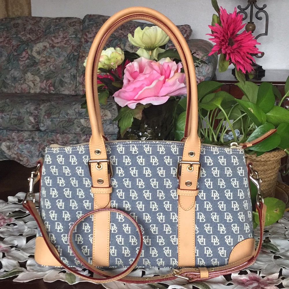 Dooney & bourke signature satchel